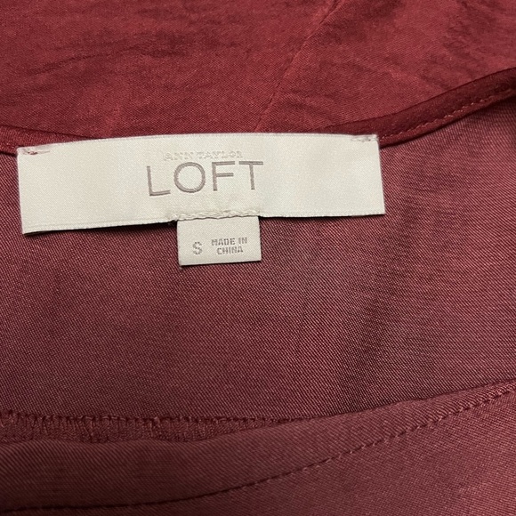 🆕LOFT Red Burgundy Sleeveless Pleated Blouse - Picture 6 of 9